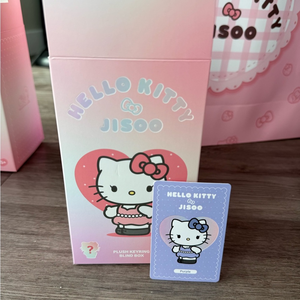Hello Kitty x Jisoo Plush Keyring Blink Box